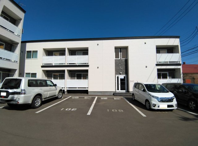 イーストブルーの駐車場