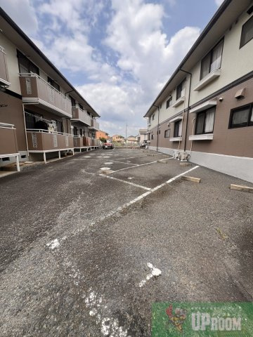 栄林ハイツA棟の駐車場