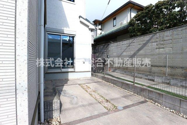 衣摺2丁目中古戸建の駐車場|お車をお持ちの方には必要な駐車場付きです！