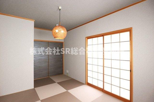 衣摺2丁目中古戸建の和室|リビング横の落ち着いた雰囲気の和室です♪