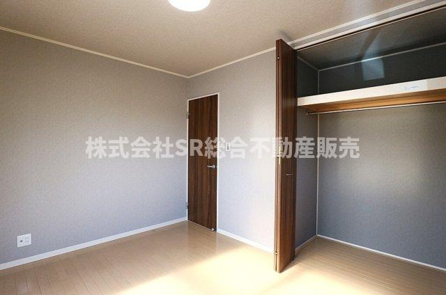 衣摺2丁目中古戸建の子供部屋|容量たっぷりのクローゼットがあるのも嬉しいです♪