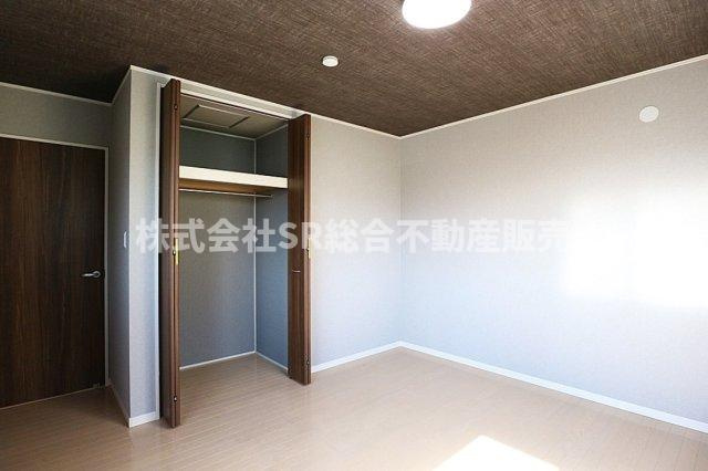 衣摺2丁目中古戸建の寝室|使い勝手のいい寝室です