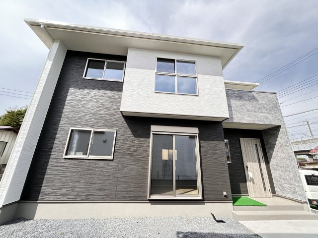 【ワイウッドコート】小山市羽川 第2期の前面道路含む現地写真|〇只今建築中〇
羽川小学校徒歩約5分の好立地に建つ全4棟☆
スーパー、コンビニも徒歩圏内に揃っています♪
※2026年4月撮影