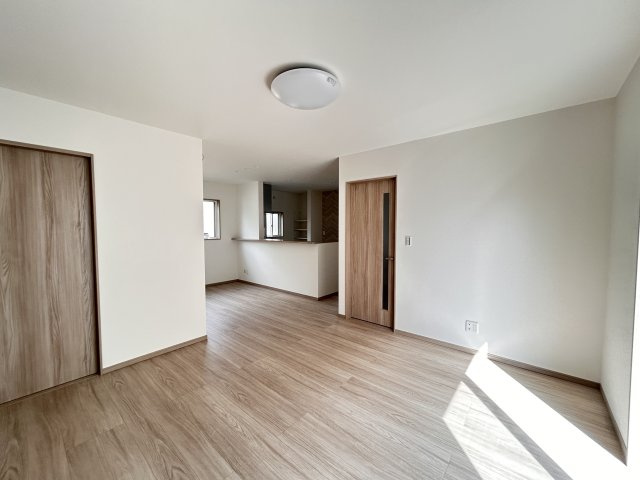 【ワイウッドコート】小山市羽川 第2期の前面道路含む現地写真|〇只今建築中〇
スーパーやコンビニなど、毎日の生活に欠かせない利便施設を今から現地で確認されることをおススメします。
もちろん弊社営業がご案内する事も可能です！
※2026年4月撮影