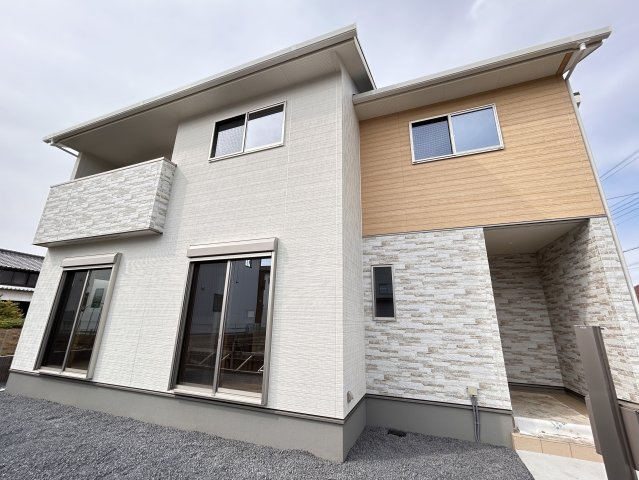 【ワイウッドコート】小山市羽川 第2期の外観|〇2号棟〇
4LDK+WIC+カースペース2台
廊下には吹き抜けがあり、解放できなプランです！
※2026年4月撮影