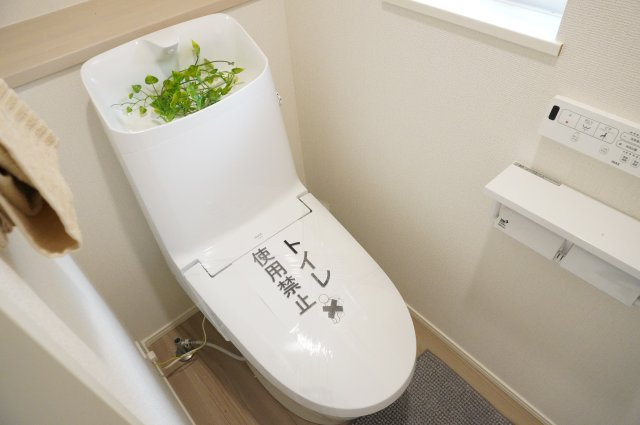 越谷市大字弥十郎 新築分譲住宅のトイレ|1階
