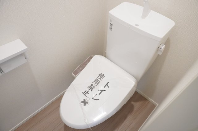 越谷市大字弥十郎 新築分譲住宅のトイレ|2階