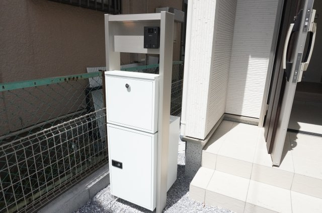 越谷市大字弥十郎 新築分譲住宅のその他|インターホン機能・宅配BOX付き門柱