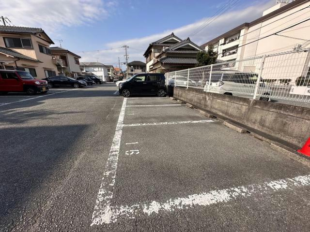 リーベンハイツの駐車場