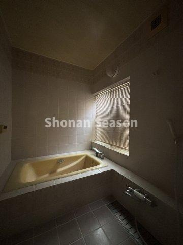 【浴室】 | 一日の疲れを癒す、落ち着いたバスルームです。