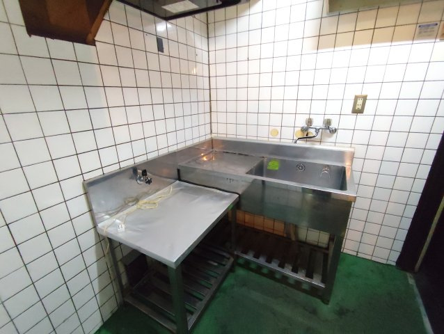 南篠崎4丁目住宅付店舗戸建のキッチン