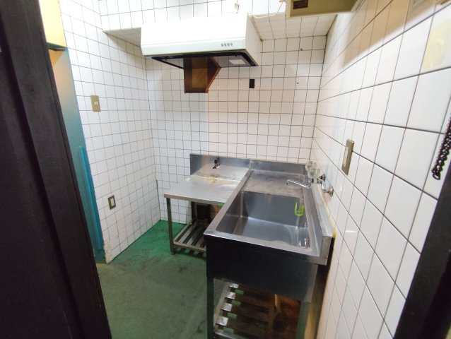 南篠崎4丁目住宅付店舗戸建のキッチン