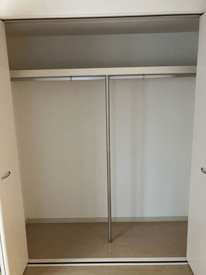 【収納】 | レスペランス | ※参考写真※洋室9.2帖のお部屋にあるクローゼットです♪お洋服もしわにならず、キレイに収納できます☆