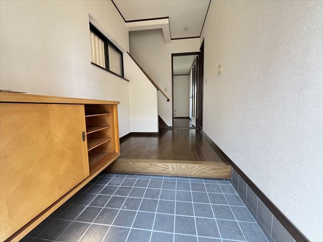 太子町山田戸建の玄関