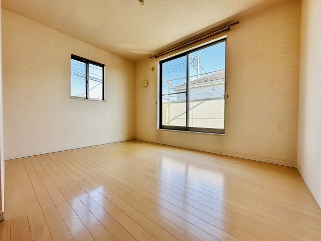 伊勢原市白根　中古戸建の洋室