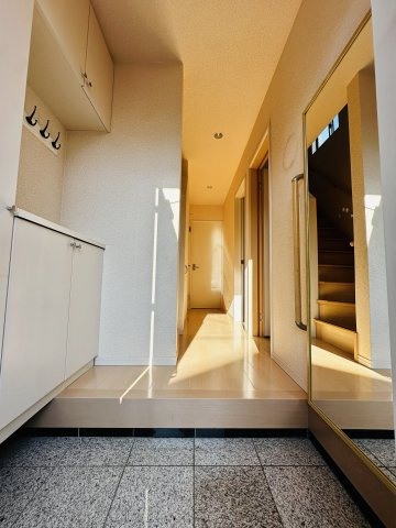 伊勢原市白根　中古戸建の玄関