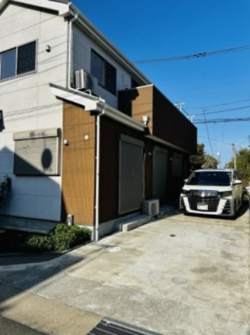 伊勢原市白根　中古戸建の前面道路含む現地写真