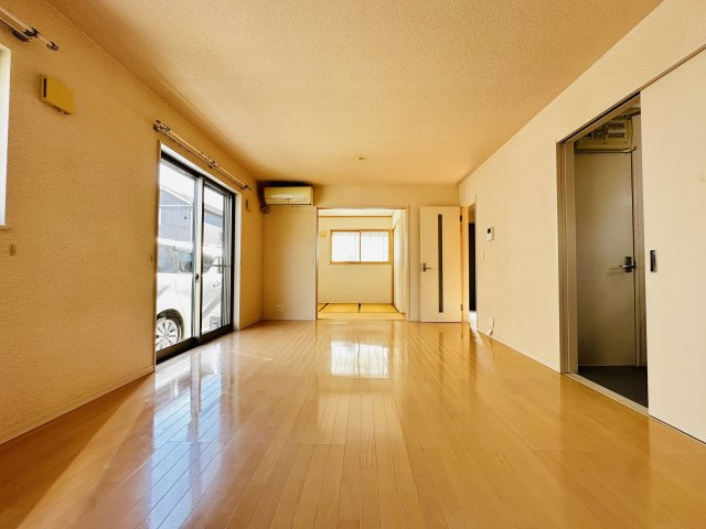 伊勢原市白根　中古戸建の居間・リビング