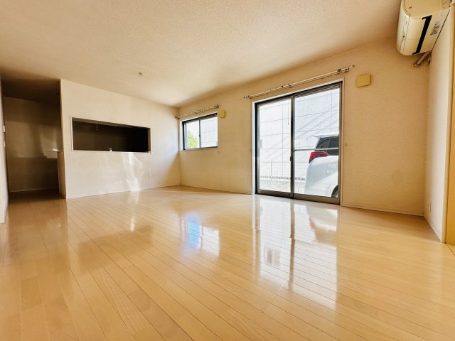 伊勢原市白根　中古戸建の居間・リビング