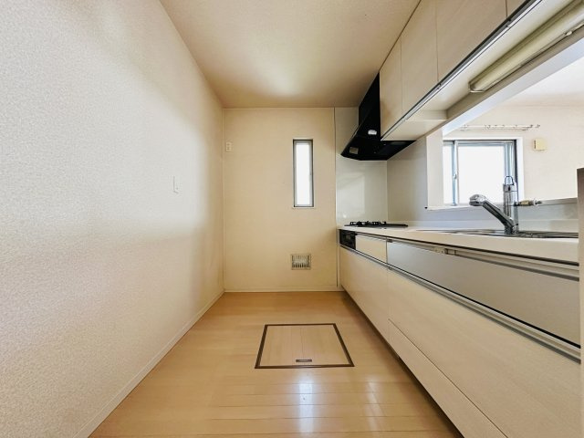 伊勢原市白根　中古戸建のキッチン