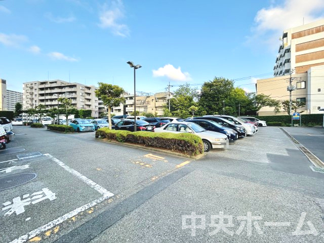 北千住パークファミリアの駐車場|【敷地内駐車場】最新の空き状況や費用などの詳細は担当スタッフまでお問い合わせください。