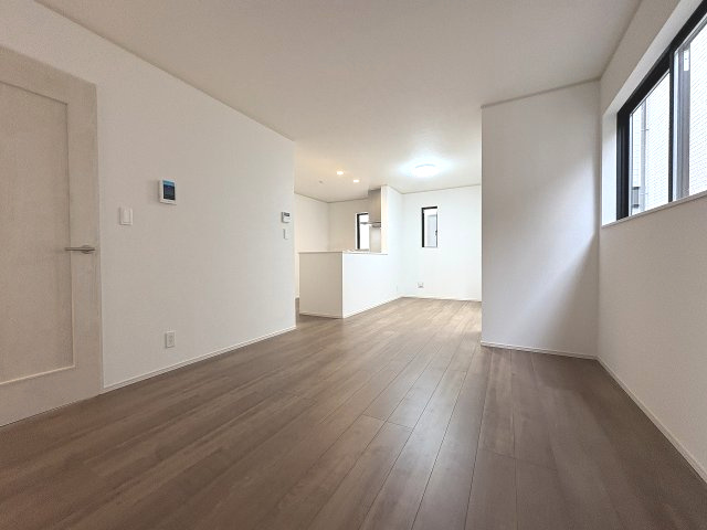 【居間・リビング】 | 春日市須玖北5丁目　A号棟（全7棟）【仲介手数料無料・0円】 | 現地写真。