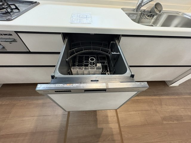 【キッチン】 | 春日市須玖北5丁目　A号棟（全7棟）【仲介手数料無料・0円】 | 現地写真。食洗器が付いてます。