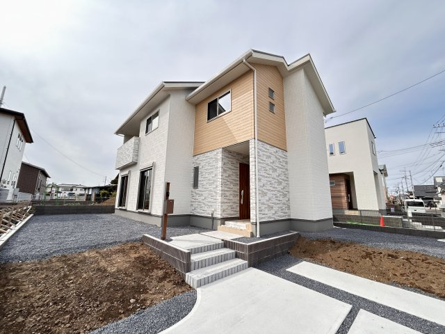 【ワイウッドコート】小山市羽川 第2期の外観|〇3号棟〇
キャッチボールやＢＢＱなど、ご家族の時間も充実できるゆとりあるお庭付き♪
※2026年4月撮影