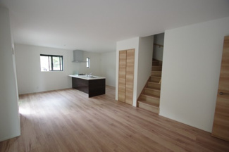 【居間・リビング】 | 【仲介手数料無料！！】川崎市麻生区王禅寺東4丁目　新築戸建て（全3棟）B号棟　5480万円