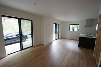 【居間・リビング】 | 【仲介手数料無料！！】川崎市麻生区王禅寺東4丁目　新築戸建て（全3棟）B号棟　5480万円