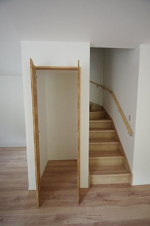 【収納】 | 【仲介手数料無料！！】川崎市麻生区王禅寺東4丁目　新築戸建て（全3棟）B号棟　5480万円 | 階段下収納