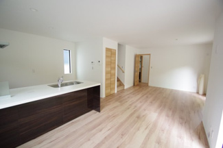 【居間・リビング】 | 【仲介手数料無料！！】川崎市麻生区王禅寺東4丁目　新築戸建て（全3棟）B号棟　5480万円