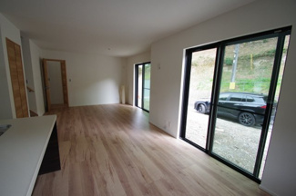 【居間・リビング】 | 【仲介手数料無料！！】川崎市麻生区王禅寺東4丁目　新築戸建て（全3棟）B号棟　5480万円