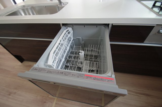 【キッチン】 | 【仲介手数料無料！！】川崎市麻生区王禅寺東4丁目　新築戸建て（全3棟）B号棟　5480万円 | ビルトイン食洗機