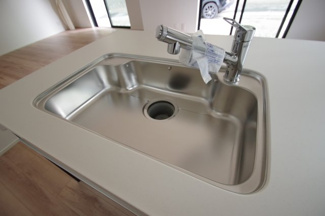 【キッチン】 | 【仲介手数料無料！！】川崎市麻生区王禅寺東4丁目　新築戸建て（全3棟）B号棟　5480万円 | 浄水器付き水栓