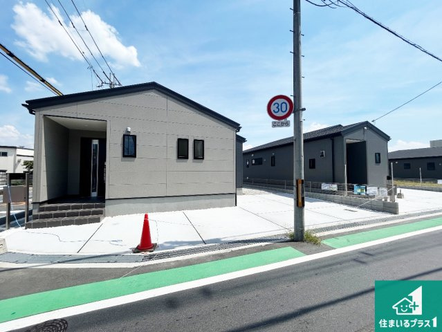 ●5(土)6(日)現地案内可能！　香芝市高　全4邸の外観|安心の10年保証！外観を美しく保ち、雨水で汚れを落とします！気になることがありましたら、お気軽にお問い合わせください！