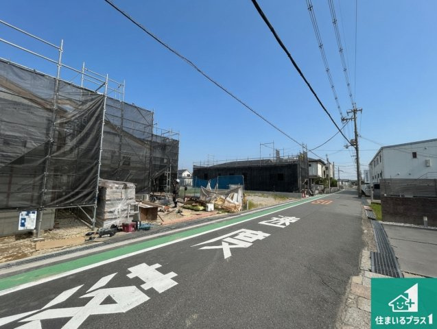 1(土)2(日)現地案内可能！香芝市高　新築一戸建ての前面道路含む現地写真|駅やスーパー、小学校・中学校等日常生活に欠かせない情報や道のりもご紹介いたしますのでお気軽にご相談ください。