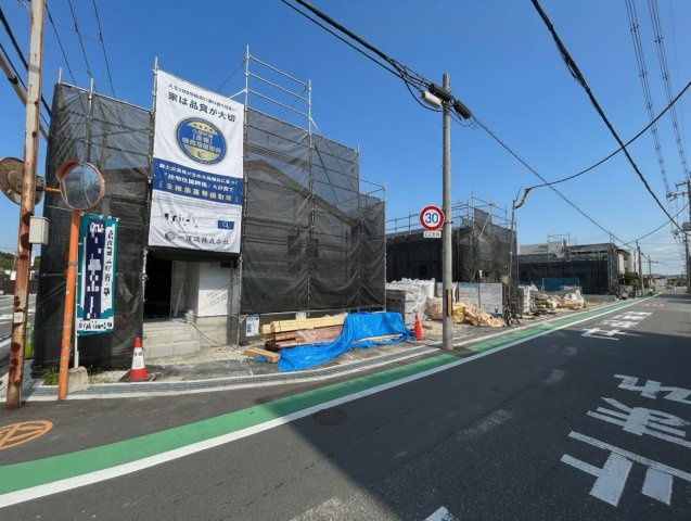 1(土)2(日)現地案内可能！香芝市高　新築一戸建ての外観|建築中ですが現地を見ると分かる事もございますので、ぜひ一度現地をご覧ください。