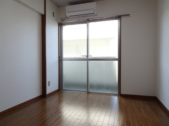 スプレッドランドの洋室