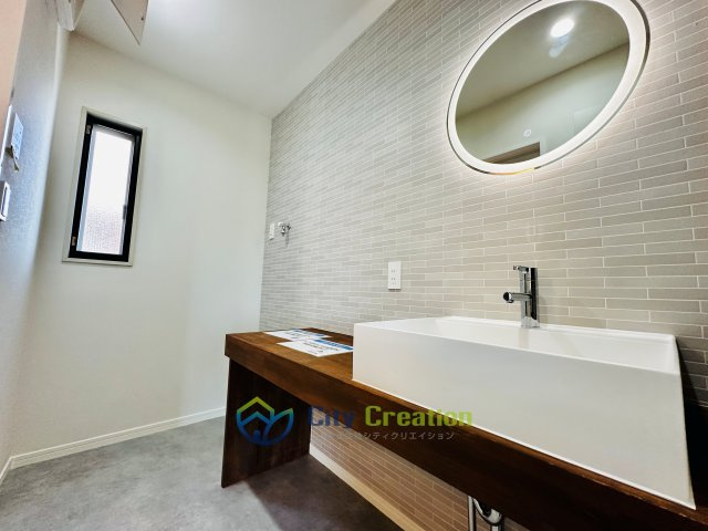 海老名市中新田5丁目　中古戸建　68.35坪の独立洗面台