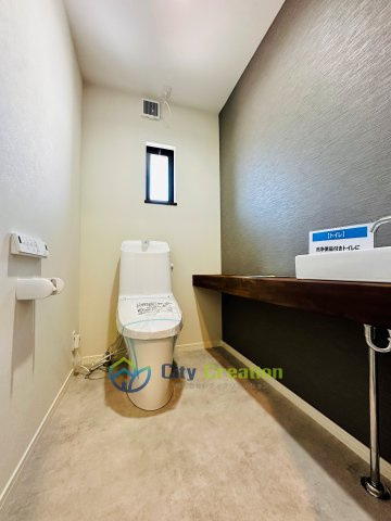 海老名市中新田5丁目　中古戸建　68.35坪のトイレ