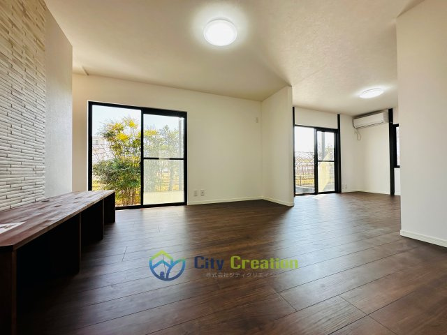 海老名市中新田5丁目　中古戸建　68.35坪の居間・リビング