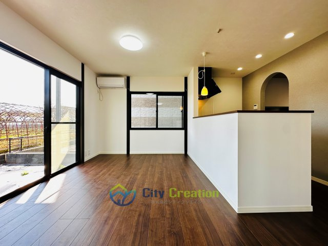 海老名市中新田5丁目　中古戸建　68.35坪の居間・リビング