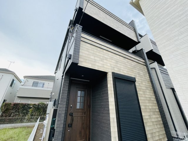 市川市原木３丁目８５２番の玄関|建築施工例