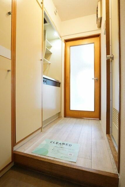 ＫＩＫビルの玄関