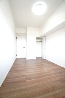 【洋室】 | 【上質リノベ】井口台パークヒルズ壱番館 | 【洋室約5.4帖】
こども部屋をコーディネート！このぐらいの広さがあれば、 
お子さんの好きな色やモチーフを使ったコーディネートで、
勉強もお片付けも
全部楽しいお気に入りの空間にしていけそうですね！
