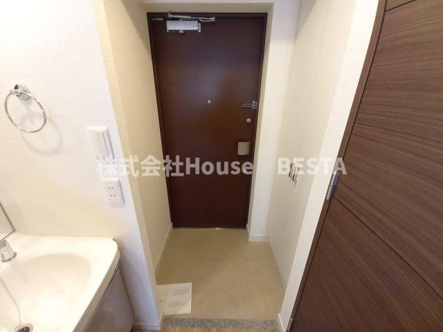 プレサンス三宮ルミネスの玄関