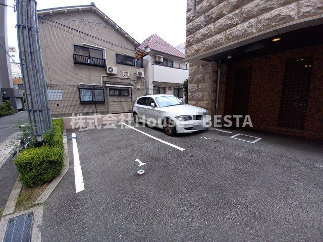 プレサンス三宮ルミネスの駐車場