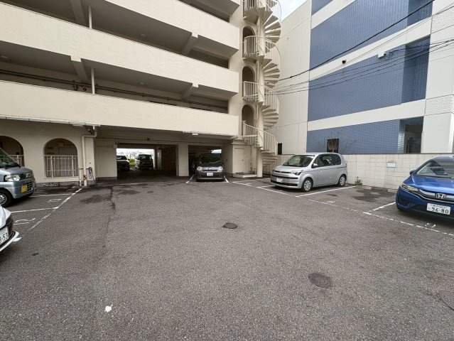 メゾン舞子ショアーの駐車場|平面駐車場