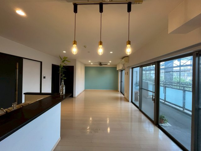 プレミスト北谷プロムナードクルーズ（中古マンション）の居間・リビング